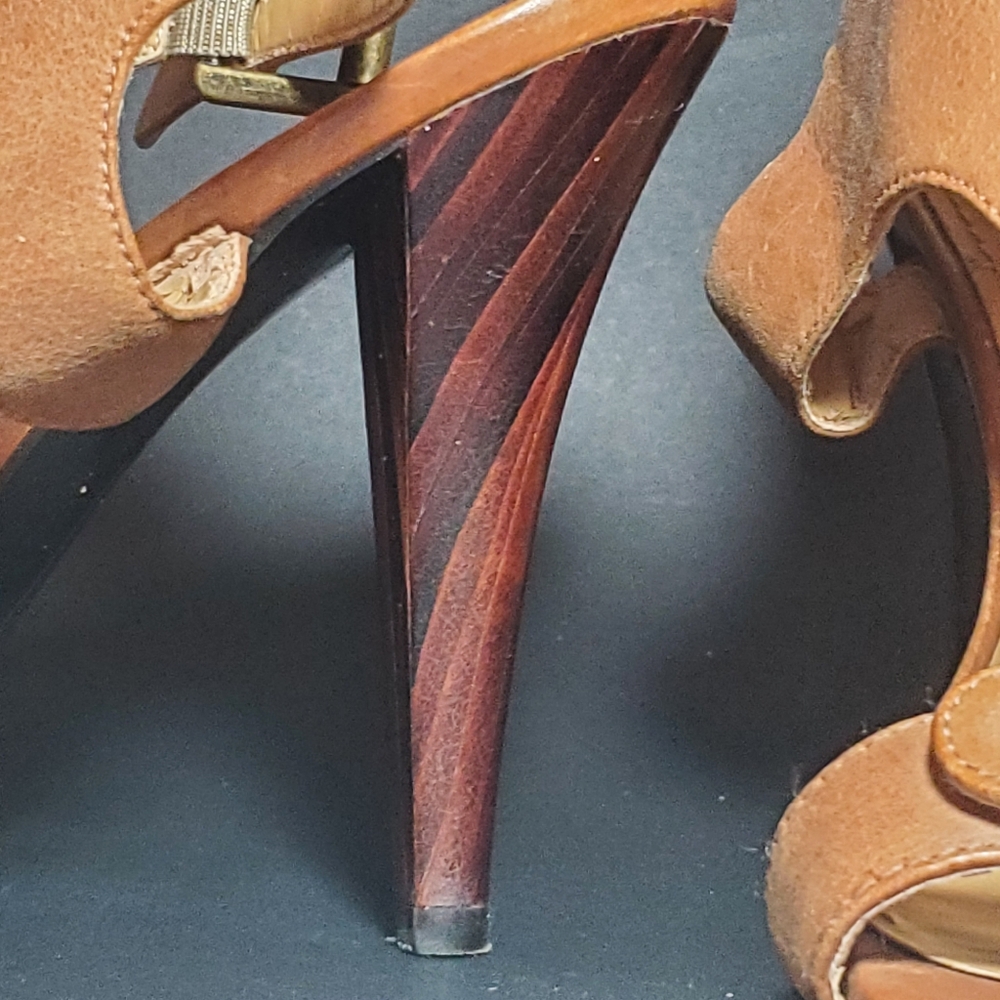 NINE WEST Snooks Tan T-Strap Leather Upper Heels Size 8.5 & 4" Heel. - Picture 3 of 13